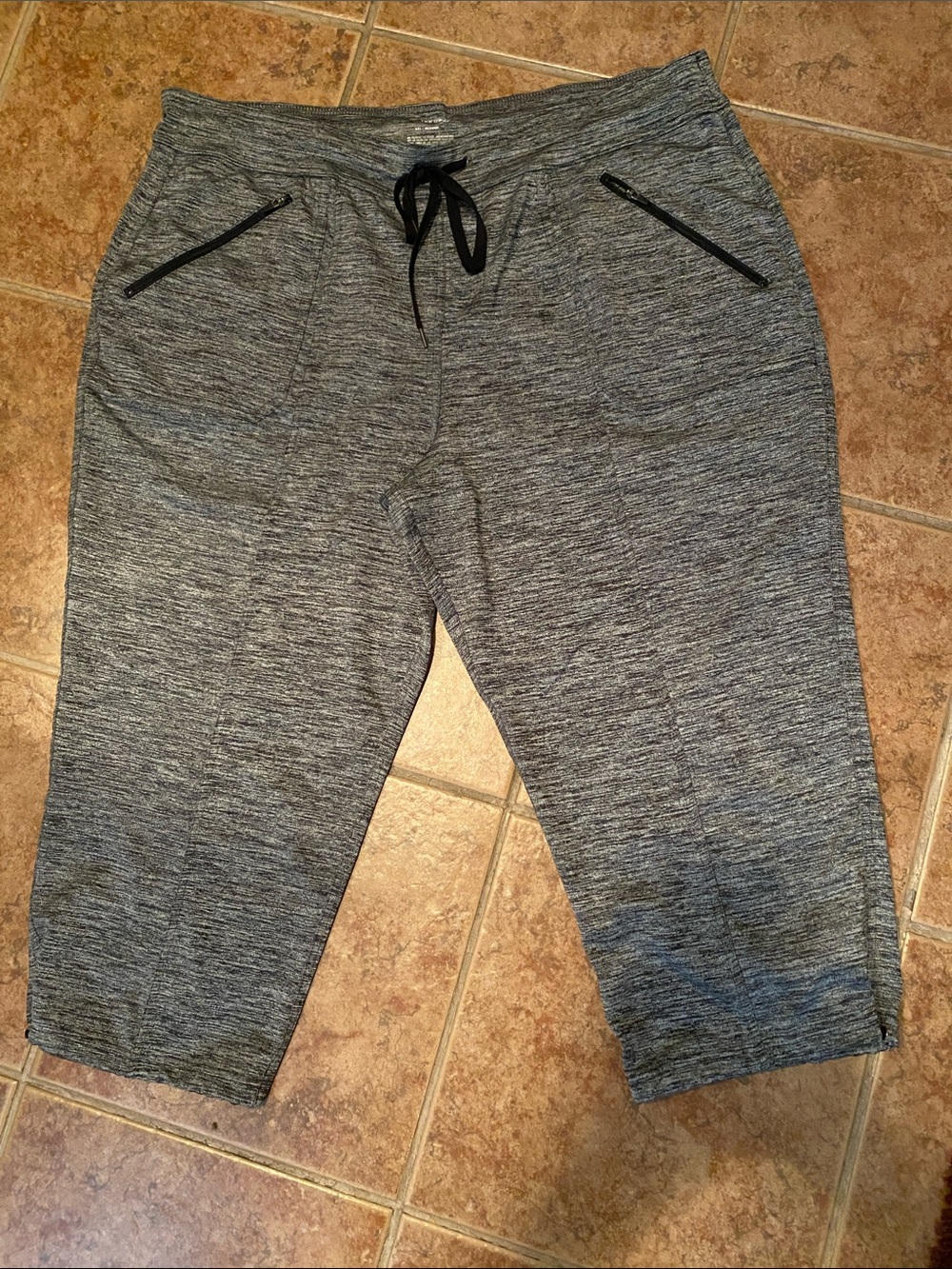 TER GEAR Women's Gray Heather Jogger Capris 19”W x Inseam 21”